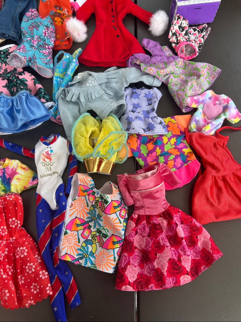 lot of Barbie and unbranded doll clothes - Picture 8 of 10
